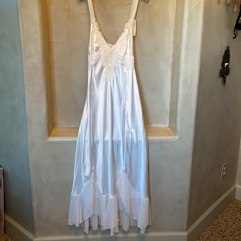 In Bloom By Jonquil Size Large - Picture 1 of 13